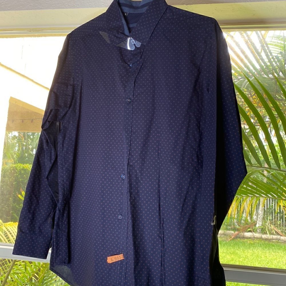 EUC navy dress shirt with small light pink design throughout. Size XL